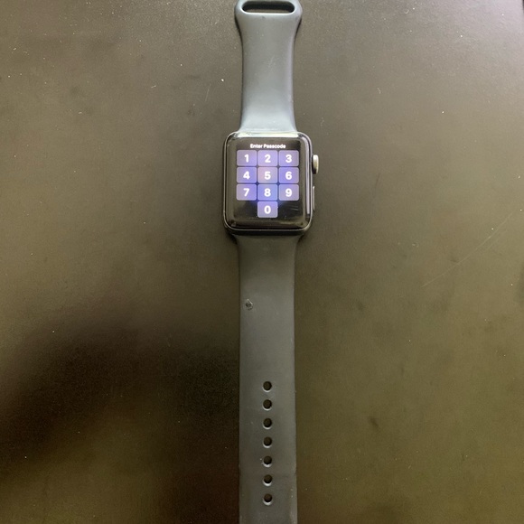Apple Watch 2 42mm Black - Picture 2 of 4
